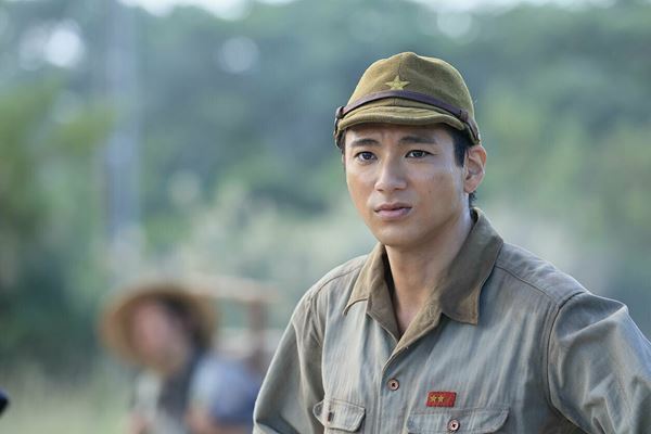 堤真一と山田裕貴が熱演！ 『木の上の軍隊』──終戦を知らず、樹の上で2年間も身を潜め続けたふたりの日本兵【おとなの映画ガイド】