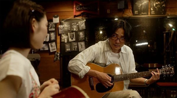 河島英五の『時代おくれ』が好きな指名手配犯──毎熊克哉主演、高橋伴明監督『「桐島です」』【おとなの映画ガイド】