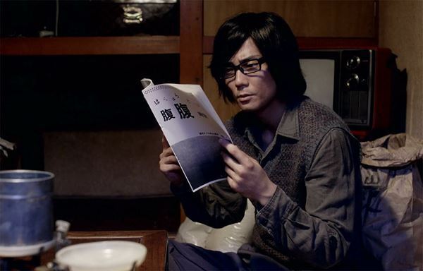 河島英五の『時代おくれ』が好きな指名手配犯──毎熊克哉主演、高橋伴明監督『「桐島です」』【おとなの映画ガイド】