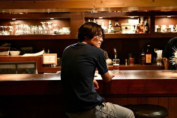 河島英五の『時代おくれ』が好きな指名手配犯──毎熊克哉主演、高橋伴明監督『「桐島です」』【おとなの映画ガイド】