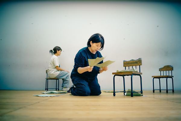 【稽古場コラム】#ケイコバカラ Vol.2：EPOCH MAN『我ら宇宙の塵』～レポート&池谷のぶえ＆小沢道成インタビュー～