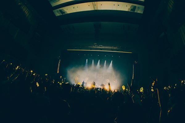 BRADIO、結成15周年イヤー開幕となるライブで18曲を熱唱　日比谷野音公演の詳細も発表【オフィシャルレポート】