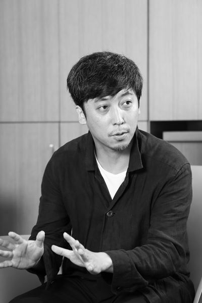 新国立劇場で開幕間近の蓬莱竜太作・演出『消えていくなら朝』  期間限定で戯曲を公開