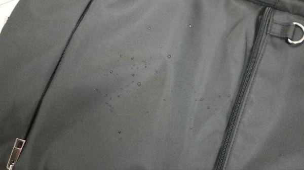 ハニーズ、収納力抜群「多機能リュック」が使いやすい！　無印良品とも比較してみた