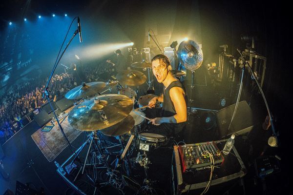 [Alexandros] 最新アルバムリリース記念『”PROVOKE” LAUNCH PARTY』、代表曲やヒット曲を次々と披露した一夜「ツアーの前哨戦にようこそ！」【オフィシャルレポート】