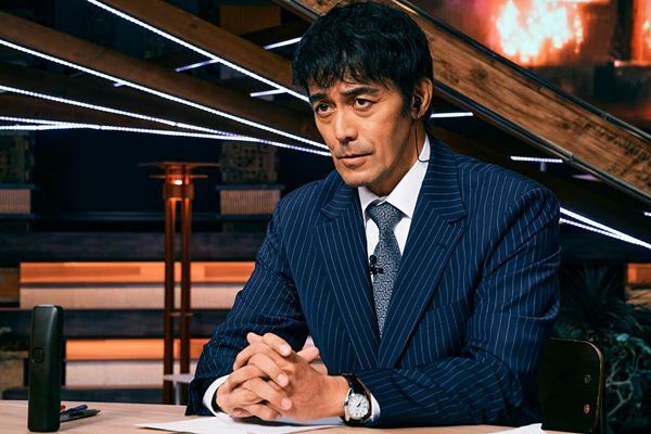 極限下の98分！ 阿部寛主演、メディアの報道姿勢にも切り込む『ショウタイムセブン』──【おとなの映画ガイド】