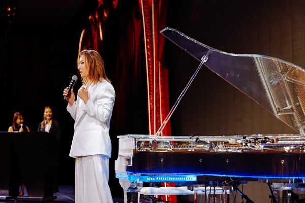 YOSHIKI、サウジアラビア・アルウラのユネスコ世界遺産「Hegra」での公演を発表　記者会見では新曲完成の報告も