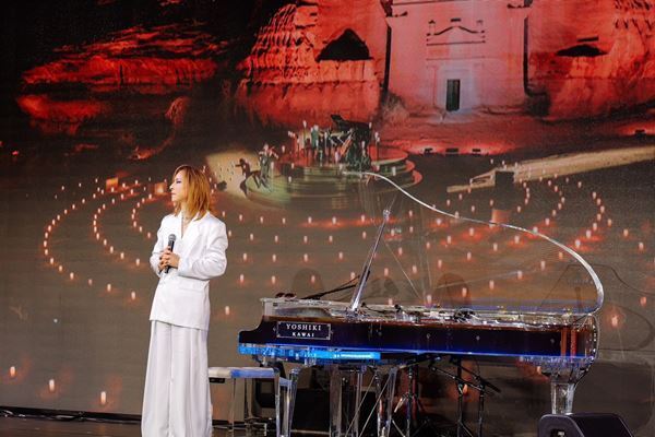 YOSHIKI、サウジアラビア・アルウラのユネスコ世界遺産「Hegra」での公演を発表　記者会見では新曲完成の報告も
