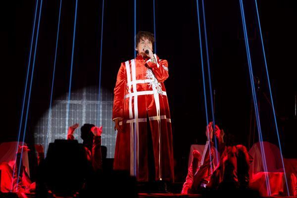 香取慎吾、初のソロアリーナツアー『SHINGO KATORI 1st LIVE TOUR Circus Funk 2025』緑のペンライト一色に染まりステージと客席が一体となった東京公演で幕開け！【オフィシャルレポート】