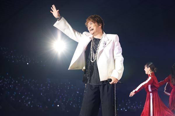 香取慎吾、初のソロアリーナツアー『SHINGO KATORI 1st LIVE TOUR Circus Funk 2025』緑のペンライト一色に染まりステージと客席が一体となった東京公演で幕開け！【オフィシャルレポート】
