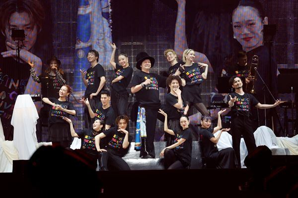 香取慎吾、初のソロアリーナツアー『SHINGO KATORI 1st LIVE TOUR Circus Funk 2025』緑のペンライト一色に染まりステージと客席が一体となった東京公演で幕開け！【オフィシャルレポート】