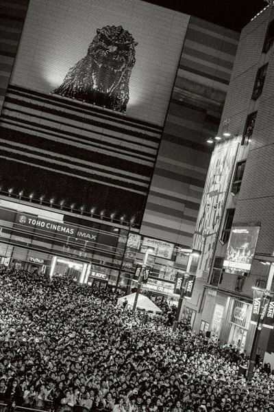 King Gnu、新曲「TWILIGHT!!!」リリース日＆劇場版『名探偵コナン 隻眼の残像（フラッシュバック）』公開初日に新宿歌舞伎町にてサプライズフリーライブ開催