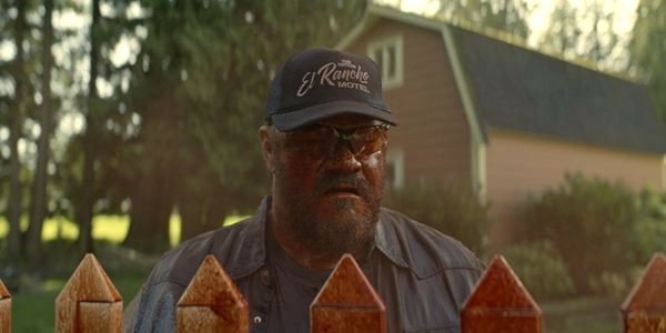 笑っちゃうほど人が死ぬ映画『THE MONKEY／ザ・モンキー』なぜか全員血まみれの新たな場面写真公開