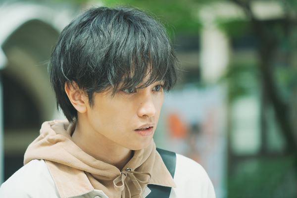 中島健人「すっぴんを見られているようで恥ずかしい」 映画『知らないカノジョ』場面写真が公開に