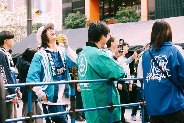 PK shampoo主催『PSYCHIC FES 2025』に40組のミュージシャンが大集結！ダイブに大合唱、歌舞伎町を熱狂の渦に巻き込んだ一日をレポート