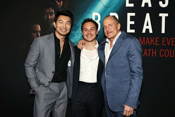 ウディ・ハレルソン「脚本も読まず、出演を決めた」映画『ラスト・ブレス』キャスト3ショットインタビュー