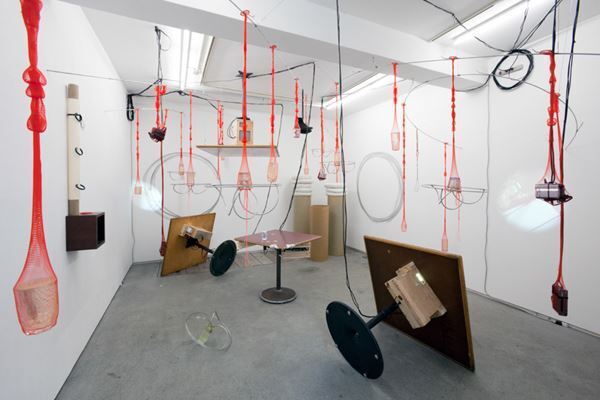 ニューヨーク拠点のアーティスト・笹本晃による初のミッドキャリア個展　造形表現とパフォーマンスを往還する20年に及ぶ活動を展観