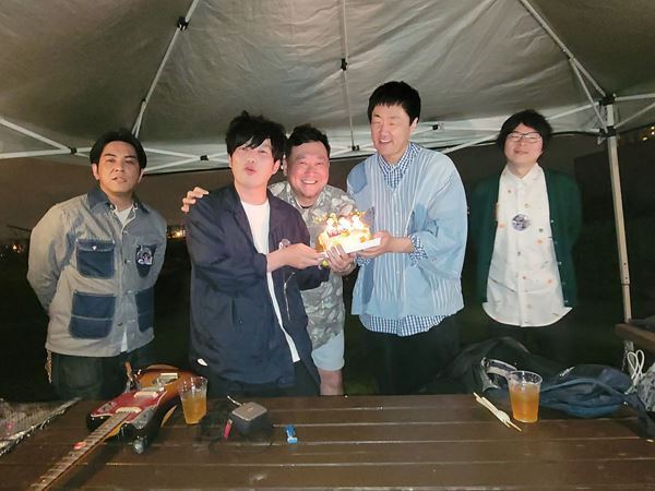 【レポート】結成20周年を迎えたグランジが日帰りバスツアーを開催　ドッキリや単独ライブ発表などサプライズ尽くしのツアーにファン歓喜