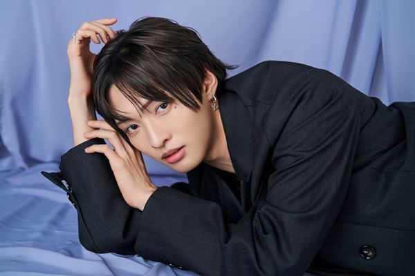 IMP.佐藤新が考える“自分らしさ”「今は頑張って大人になろうとしている最中」