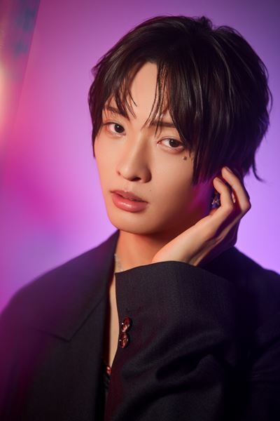 IMP.佐藤新が考える“自分らしさ”「今は頑張って大人になろうとしている最中」