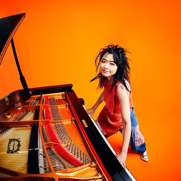 上原ひろみ、Hiromi‘s Sonicwonder名義でのニュー・アルバム『OUT THERE』本日発売　収録曲「Yes! Ramen!!」のMV公開