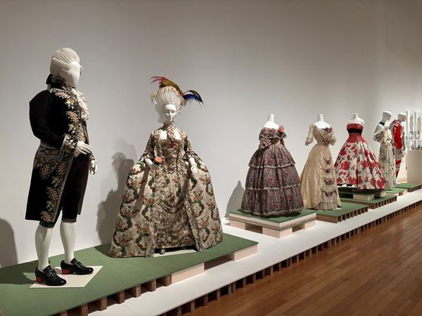 【展示レポート】『LOVE ファッション−私を着がえるとき』　ファッション×アート×文学から、私たち人間の「装うこと」への願望や情熱を考察する