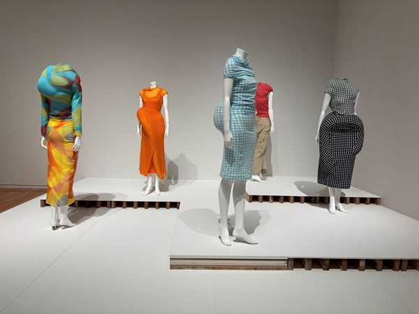 【展示レポート】『LOVE ファッション−私を着がえるとき』　ファッション×アート×文学から、私たち人間の「装うこと」への願望や情熱を考察する