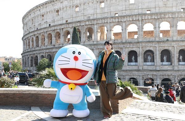 あいみょんとドラえもんがイタリアで名所巡り！ 『のび太の絵世界物語』キャンペーンレポート