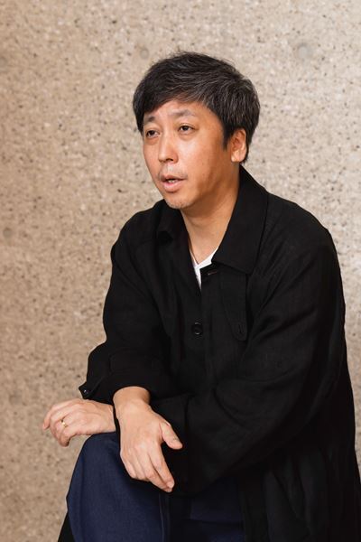 「スリリングな体験に」蓬莱竜太×大谷亮介×関口アナンが語る新国立劇場『消えていくなら朝』への取り組み