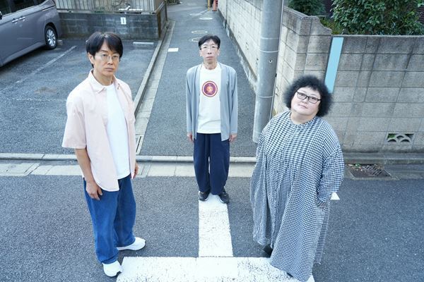 小松和重×平田敦子×久ヶ沢徹　「サモ・アリナンズ」最後の本公演、最新版『蹂躙さん』の見どころと思い出と