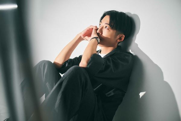 高橋一生が今、思うこと「世間のイメージに逆らい続けることが、消費に抗う最善の方法」