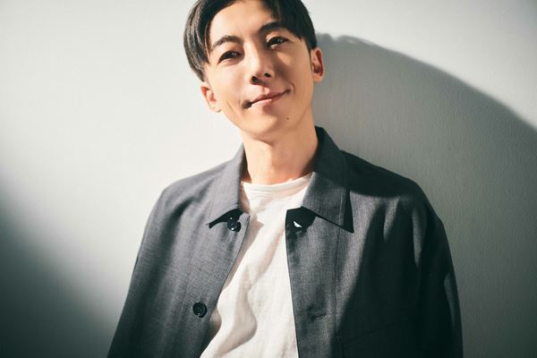 高橋一生が今、思うこと「世間のイメージに逆らい続けることが、消費に抗う最善の方法」