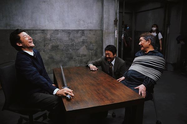 浅野忠信、大森南朋、中村獅童らが体当たりの演技を披露！ 北野武監督『Broken Rage』メイキング画像6点公開
