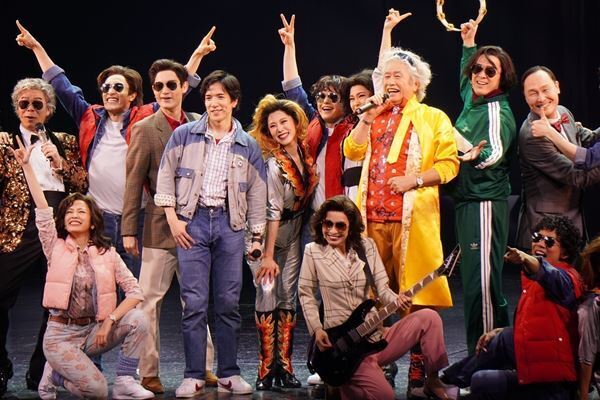 劇団四季『バック・トゥ・ザ・フューチャー』開幕！“生みの親”が観客に「夢を諦めないで」とメッセージ（初日カーテンコールより）