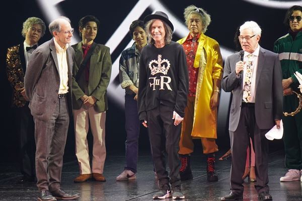 劇団四季『バック・トゥ・ザ・フューチャー』開幕！“生みの親”が観客に「夢を諦めないで」とメッセージ（初日カーテンコールより）