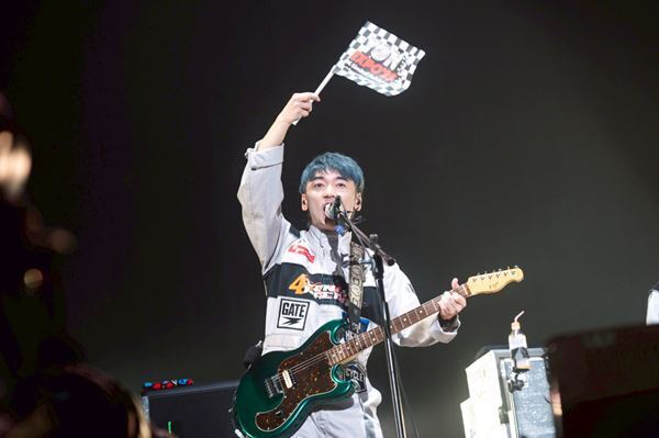 04 Limited Sazabysのスペシャルワンマン『YON EXPO』4年ぶりに開催！今回はカーレースをテーマに大円団の２日目をレポート「一緒にこの人生、まだまだ先に進んでいきましょう」