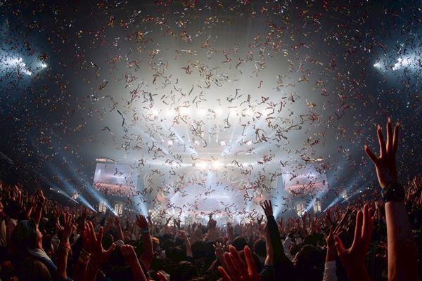 04 Limited Sazabysのスペシャルワンマン『YON EXPO』4年ぶりに開催！今回はカーレースをテーマに大円団の２日目をレポート「一緒にこの人生、まだまだ先に進んでいきましょう」