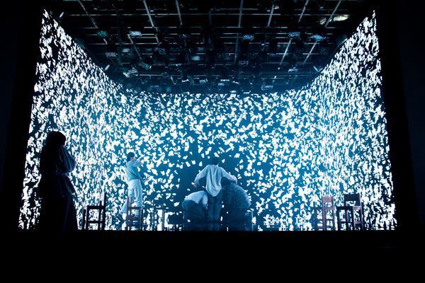 小沢道成『我ら宇宙の塵』ロンドン版全39公演完走、この秋EPOCH MANが再演、日本ツアーを実施