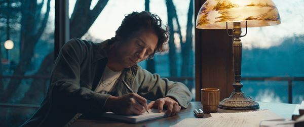 『スプリングスティーン 孤独のハイウェイ』苦悩するアーティストの姿を切り取った場面写真7点公開