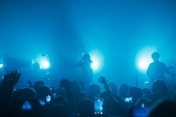 スーパーギターロックバンド・Mr.FanTastiCのワンマンライブ『LIVE NEW LIFE』東京・大阪で超満員で終演【オフィシャルレポート】