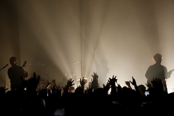 スーパーギターロックバンド・Mr.FanTastiCのワンマンライブ『LIVE NEW LIFE』東京・大阪で超満員で終演【オフィシャルレポート】