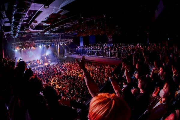 歌って踊って笑顔全開！　超能力戦士ドリアンの史上最大規模のツアーファイナル