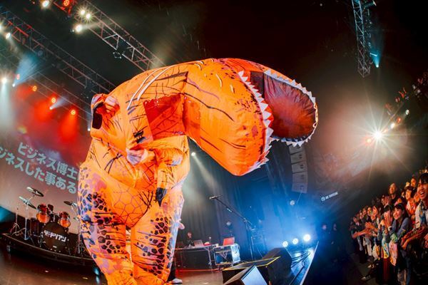 歌って踊って笑顔全開！　超能力戦士ドリアンの史上最大規模のツアーファイナル