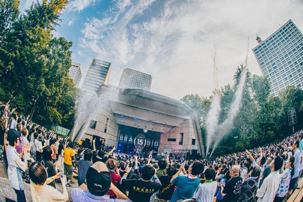 BRADIO結成15周年『SUMMER SUMMER at HIBIYA YAON』希望に満ちたハッピーファンクサウンドが日比谷公園の森を抜けてビル街にこだました夜
