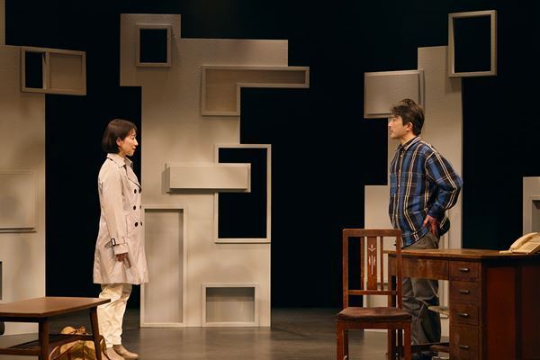 詩森ろば作・演出『海の凹凸（おうとつ）』舞台写真＆コメントが到着「生きているひとだけでなくおそらく死者も来てくれる」