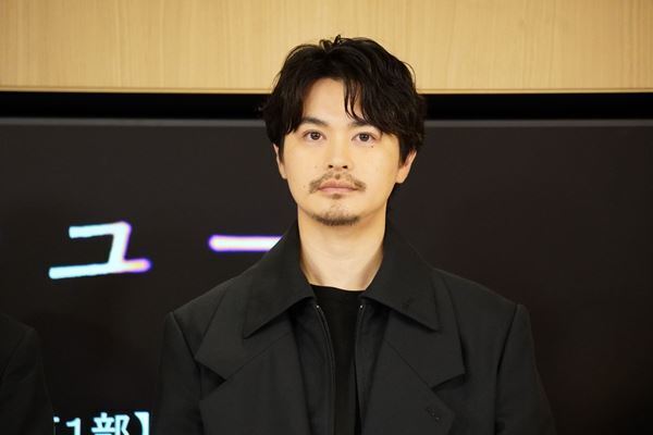 舞台『キュー』製作発表会見&トークセッションに原作者の上田岳弘、演出の白井晃、出演する瀬戸康史と有村架純が出席