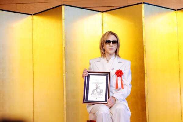 YOSHIKI、日米で音楽・慈善活動が評価されふたつの賞を受賞　Axl Roseとの共演準備も明らかに
