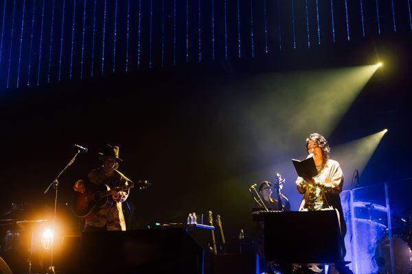 ハナレグミ『THE MOMENT 2026』追加公演、スペシャルゲスト内田也哉子&中納良恵（from EGO-WRAPPIN'）を迎えたプレミアムライブのオフィシャルレポート到着