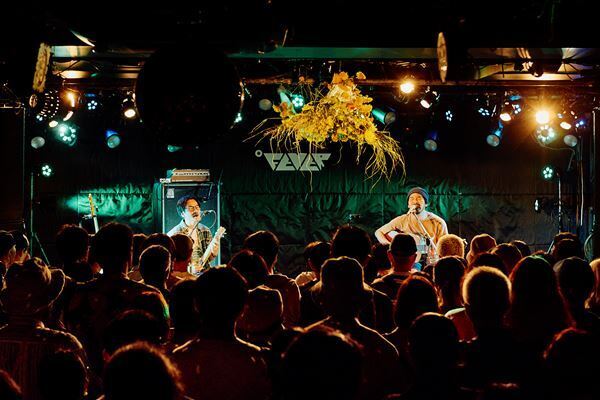 キセル×池間由布子と無労村、花々に彩られた夏の一夜　『PLAY VOL.172 〜Floral Meeting〜』【オフィシャルレポート】