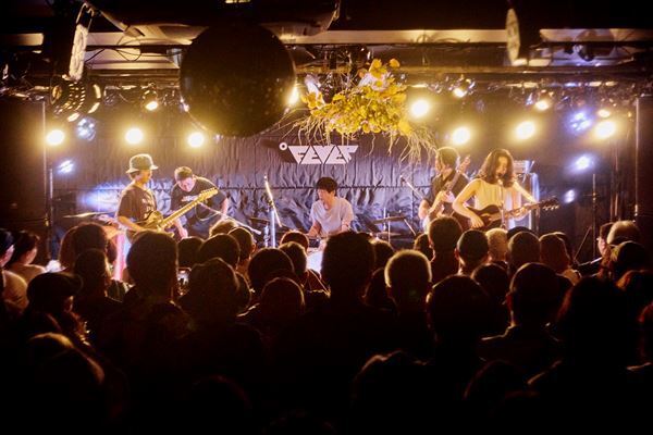 キセル×池間由布子と無労村、花々に彩られた夏の一夜　『PLAY VOL.172 〜Floral Meeting〜』【オフィシャルレポート】